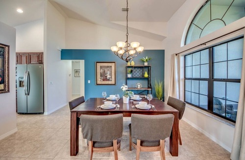 Trafalgar House | Waterfront Villa 3BR, Pool & Whirlpool heated/saltwater, cute turtles