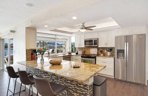 Yacht Club House | Waterfront Villa with pool - direct sailboat access - only 3 min to the river !