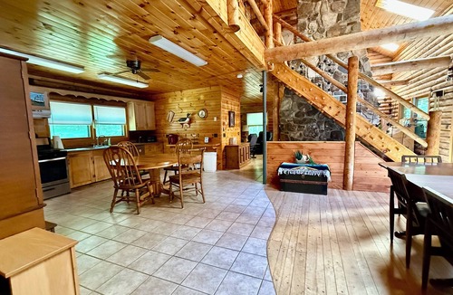 Farmington Falls Cabin | Welcoming 4-bedroom cabin in Chesterville