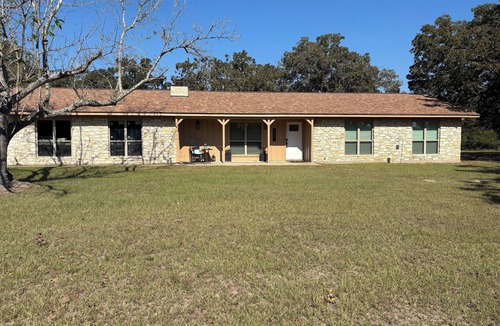 College Station House | Welcoming 6-bedroom house with country living in the shadow of Kyle Field