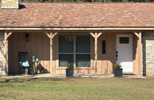 College Station House | Welcoming 6-bedroom house with country living in the shadow of Kyle Field
