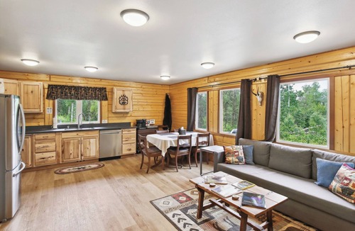 Meadow Lakes Cabin | Welcoming Wasilla Cabin w/Patio!