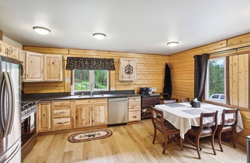 Meadow Lakes Cabin | Welcoming Wasilla Cabin w/Patio!