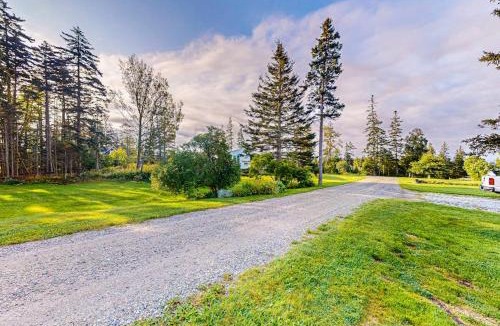 Port Clyde House | Well-equipped cottage with modern touches, WiFi, gas grill, & beautiful views