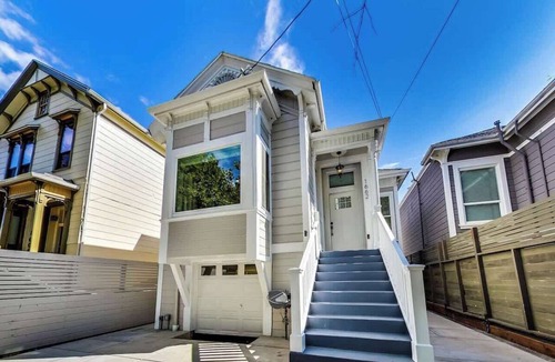 Prescott House | West Oakland charmer: 2br/2bath - AC & W/D