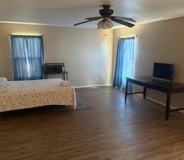 Sheely Farms House | West Phoenix Master Room Bennet