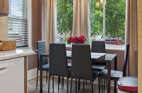 Grand Rapids Apartment | Westside 4 Bedroom Furnished Remodeled Short Term. Close to Downtown/Action