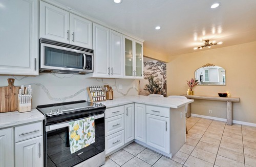 Almaden House | WFH + Corporate-Ready Stay - Modern Italian Villa Inspired Home - Library Lounge