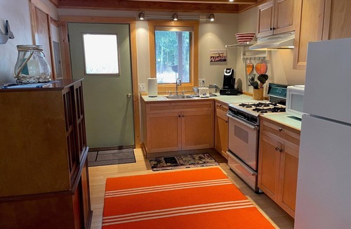 Juneau Cottage | Whale Song Cottage-Private and CozynCBJ1000044
