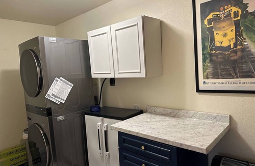 Fairview Apartment | Whistle Stop - Near airport and downtown!