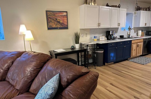 Fairview Apartment | Whistle Stop - Near airport and downtown!