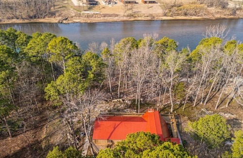 Lone Rock House | White River Escape with BBQ & Private Backyard