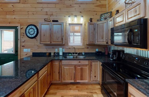 Hamden Cabin | Whitetail Haven Log Cabin on 56 Acres