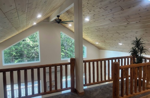 Ketchikan Cabin | Wild Wolf Cabin 3 bedroom, 2 Bath Near Fishing Harbors, Ketchikan