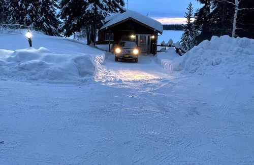 Fairbanks House | Wilderness and Aurora views yet close to town