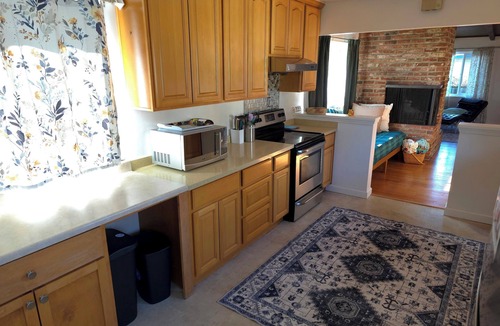 West San Jose House | Winchester~Santana Row~bright 4 bedroom quiet cottage lane~9 beds!~large groups