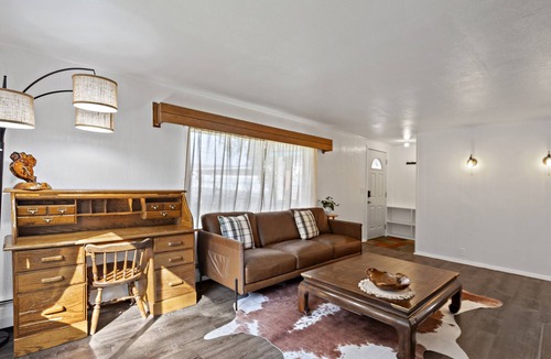 Spenard House | Woodland Apartment Midtown Anchorage