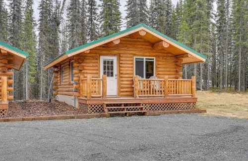 Soldotna House | Woodsy Cabin Near Kenai River: Great for Anglers!