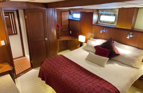 Sitka Boat Rental | Yacht in Sitka Harbor. 3 king staterooms with breakfast included. Basic package