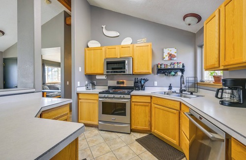 Kalifornsky House | Yard Space w/Fire Pit: Kenai Getaway!