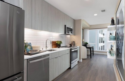 Menlo Park Condo | Your 1BR Escape with Pool, Gym & BBQ Awaits at Vasara