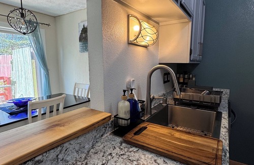 Bayshore - Klatt House | ~Your Alaskan Basecamp, Peaceful & Quiet South Anchorage Home~