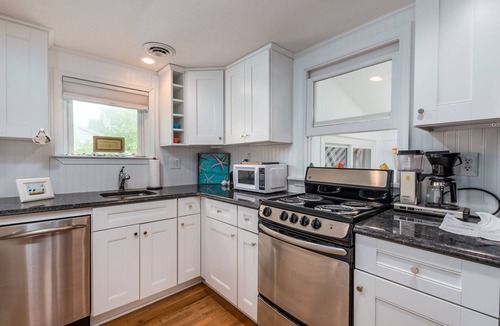 Rehoboth Beach Apartment | YOUR PLACE AT THE BEACH-Steps to Ocean! 43 D MARYLAND AVE, Rehoboth Beach, De