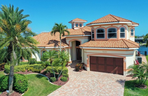 Eight Lakes Villa | Your Private Paradise Awaits – Experience Luxury at villa paradise
