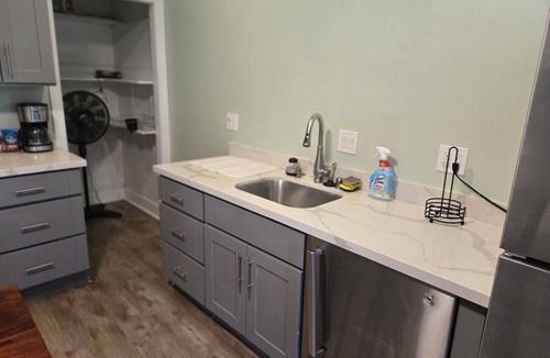 Oak Center Apartment | Zen 2 Bedroom/1 Bath with Offstreet Parking - Mins to San Francisco, Berkeley