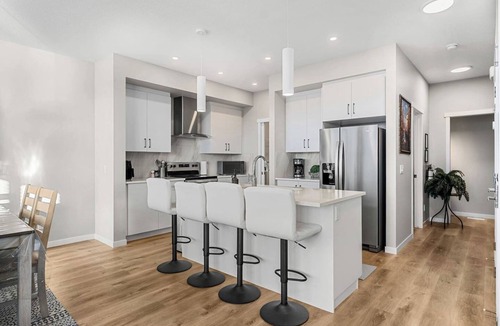 Southeast Calgary House | Zephyr | Rangeview | Garage | Office | Pets Ok