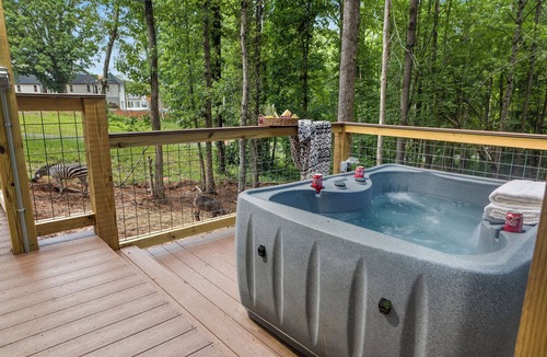Troutman House | Zootastic Getaway | Private Zoo Access + Nature Retreat