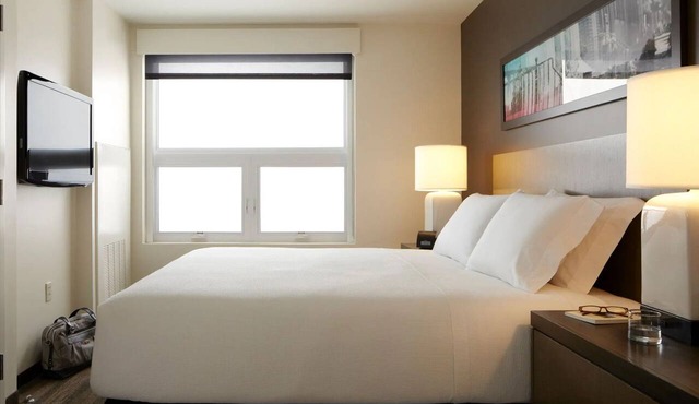 1 Bedroom King Suite at Hyatt House Belmont/Redwood Shores, Outdoor Pool
