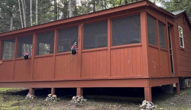 1-bedroom off grid cabin in serene Woodville perfect for relaxing getaway