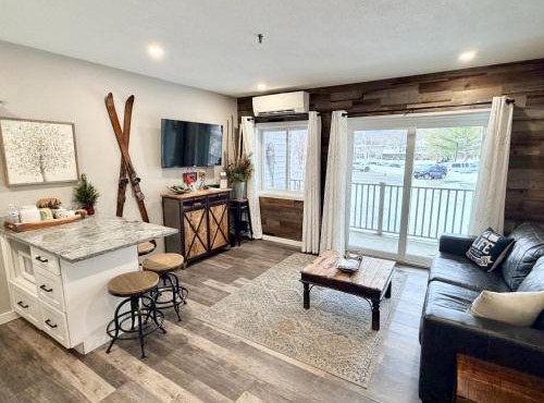 1 Bedroom River and Loon View Balcony Indoor Pool