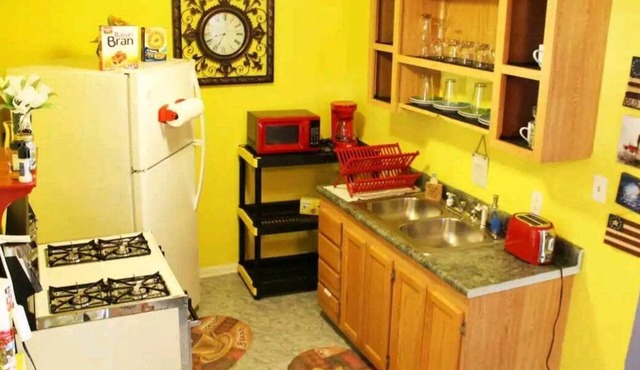 1 min Walk to Downtown, Free Parking, Pets OK in Indianapolis