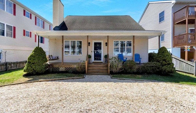 112 Swede St- Your perfect pet friendly beach escape awaits in Dewey Beach. Nightly Rental!