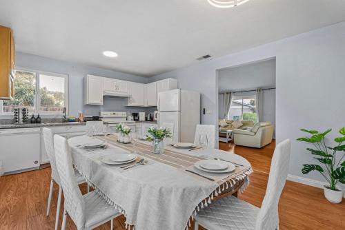 1199 Spacious 7BR Home Two Private Units Full Privacy