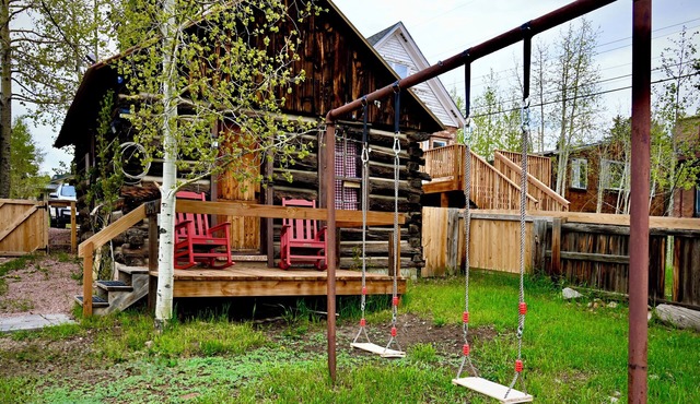 1895 Hot Tub Home and games Cabin Cripple Creek perfect for a getaway