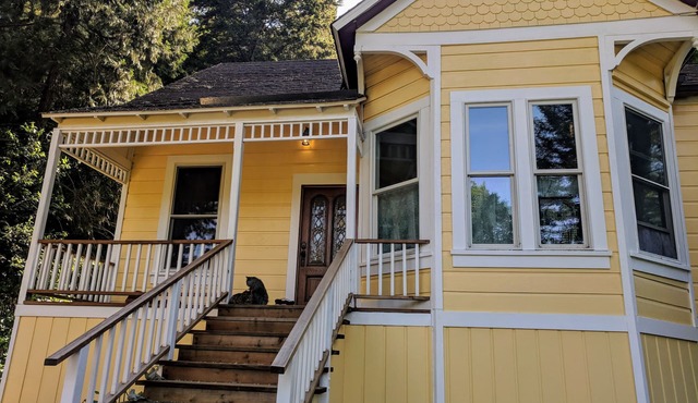 1899 Queen Anne Victorian Cottage in the Redwoods