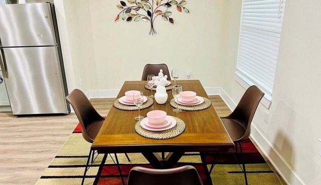 2-Bedroom 2-Full Baths with FREE Parking, Washer & Dryer, WiFi in The Woodlands