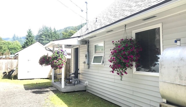 2 bedroom house in beautiful Juneau, Alaska!Near glacier, and close to airport.