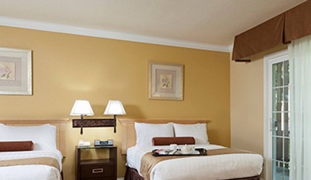 2 Comfortable Room with Heated Pool, Free Breakfast & Parking in Palo Alto