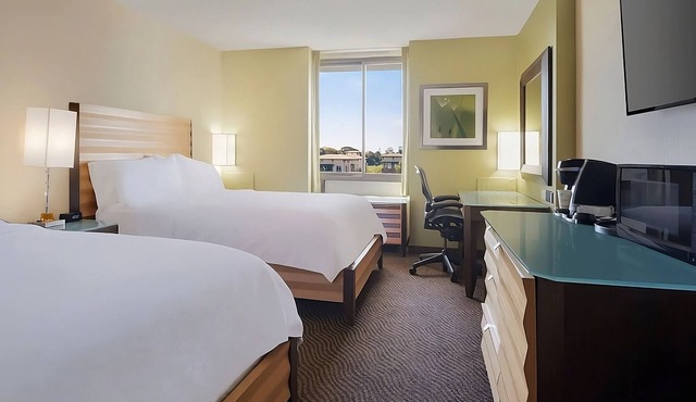 2 Family Friendly Units | Pool | Parking | 4 mi to Happy Hollow Park and Zoo