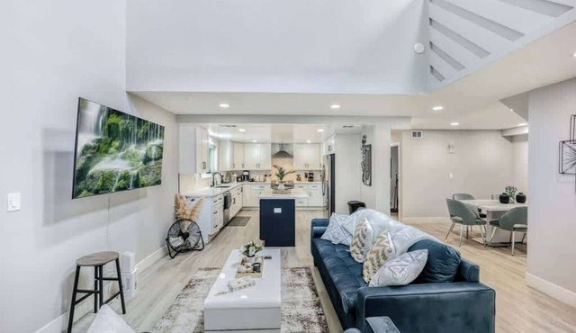 2 Luxury Townhouses near Meta & Stanford - 493 & 497
