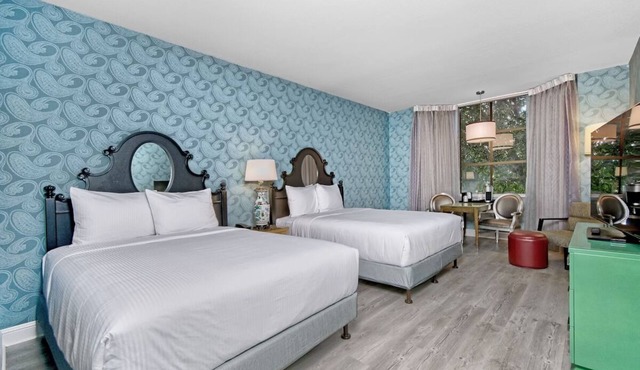 2 Spacious Units with Pool & Free Breakfast in SF SoMa Area