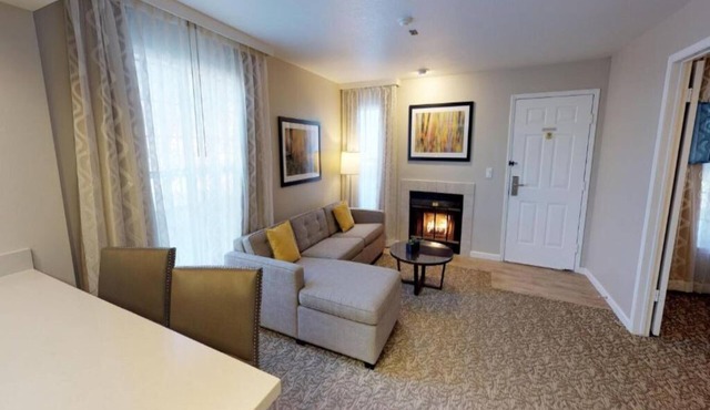 2 Suite Perfect for Couples Exploring Silicon Valley | Free Breakfast