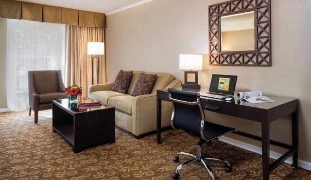2 Tranquil Unit with Heated Pool, Balcony & Free Breakfast in Palo Alto