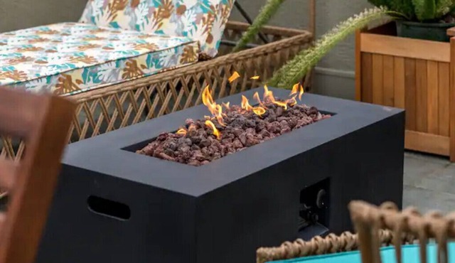 20 minutes to SF, One block to the beach, fire pit on expansive deck