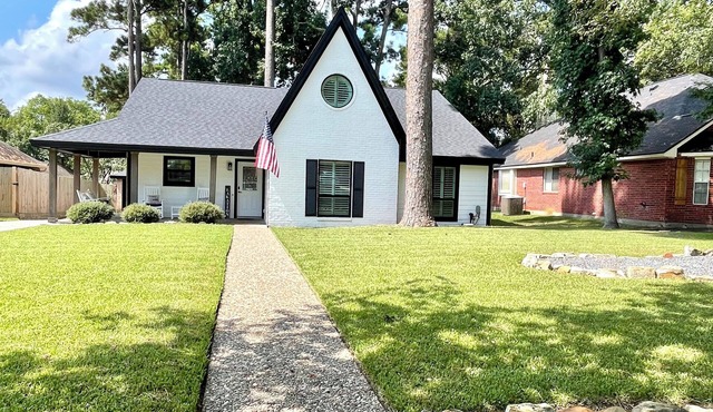 2300 Sq Ft, 4/2 ❤️ 2 Minutes From Lake Conroe