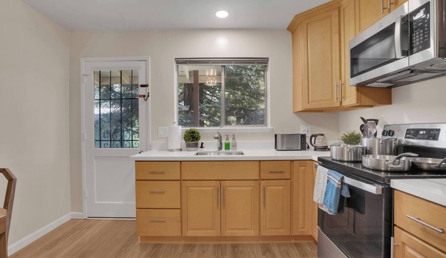 2bed Apartment just 3 blocks from Downtown Martinez and Jobs